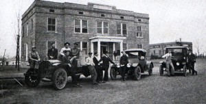 Photo: Students with cars at Holt Hall in 1923. Courtesy of Southern Arkansas University Archives, Magnolia, Arkansas.