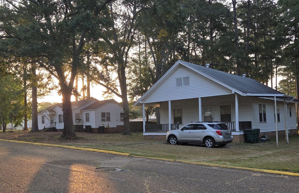 PHOTO OF FACULTY/STAFF HOUSING