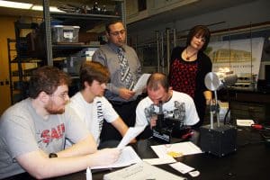 Students using equipment02